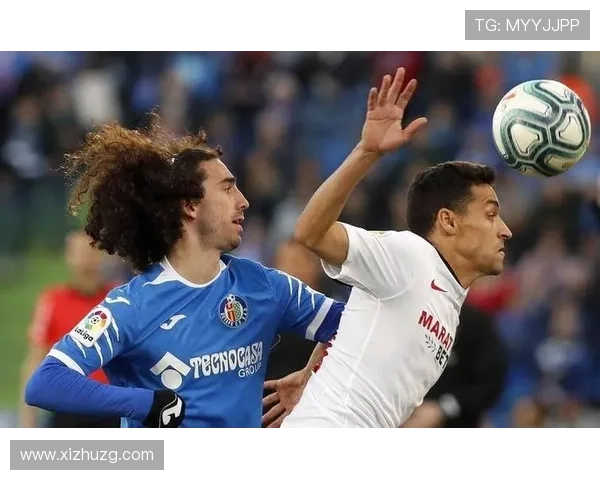 足球巨星巅峰对决谁能胜出看球员1v1单挑精彩较量